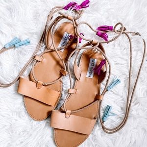 Steve Madden tan tie up sandals SZ 7.5